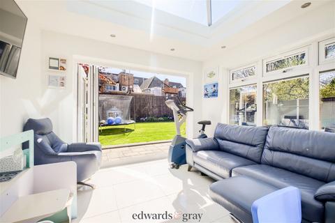25 Hazelhurst Road, Castle Bromwich, Birmingham, B36 0BH