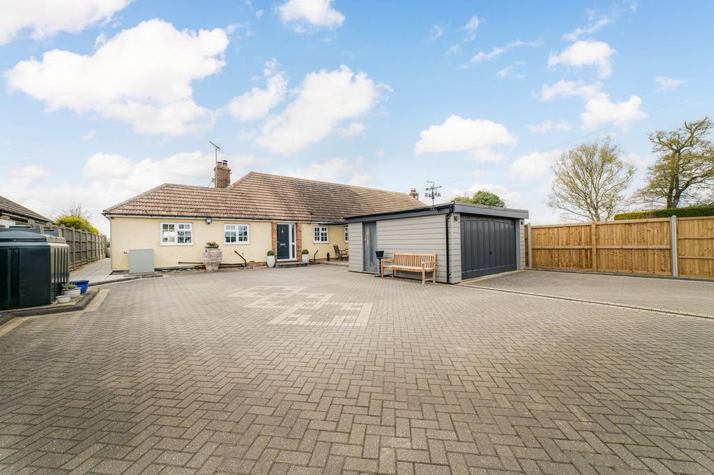 Chilmington Green Road, Great Chart... 3 bed semidetached bungalow £