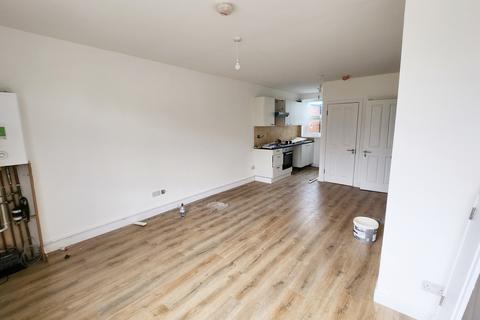 2 bedroom flat to rent, The Green, E4 7EX