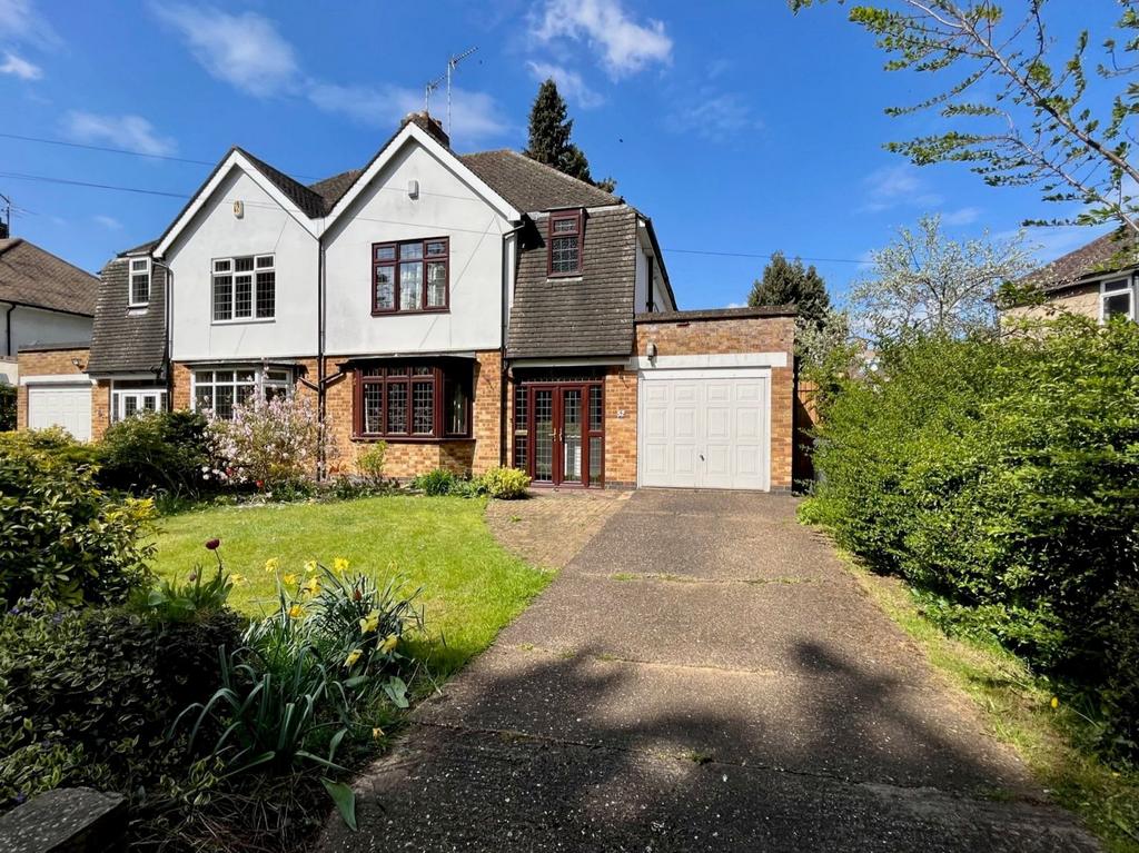 Westone Avenue, Westone, Northampton NN3 3JQ 3 bed semidetached house