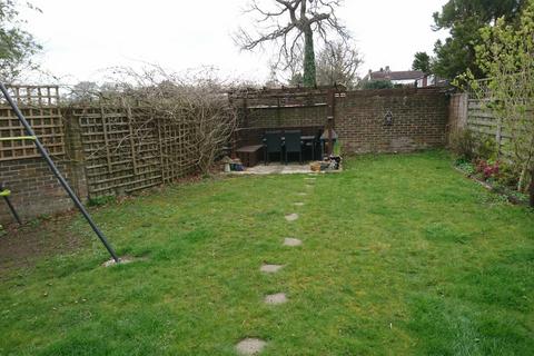20 Chestnut Close, Edenbridge, TN8 5JJ