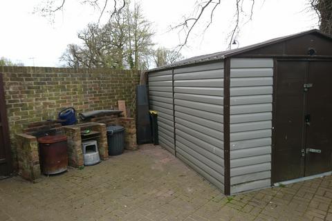 20 Chestnut Close, Edenbridge, TN8 5JJ