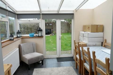 20 Chestnut Close, Edenbridge, TN8 5JJ