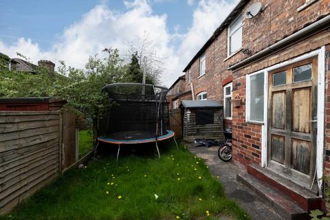 3 bedroom semi-detached house to rent - Winchester Avenue, Prestwich