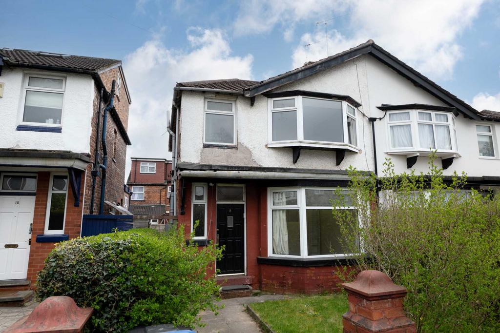 Winchester Avenue, Prestwich 3 bed semidetached house £1,050 pcm (£