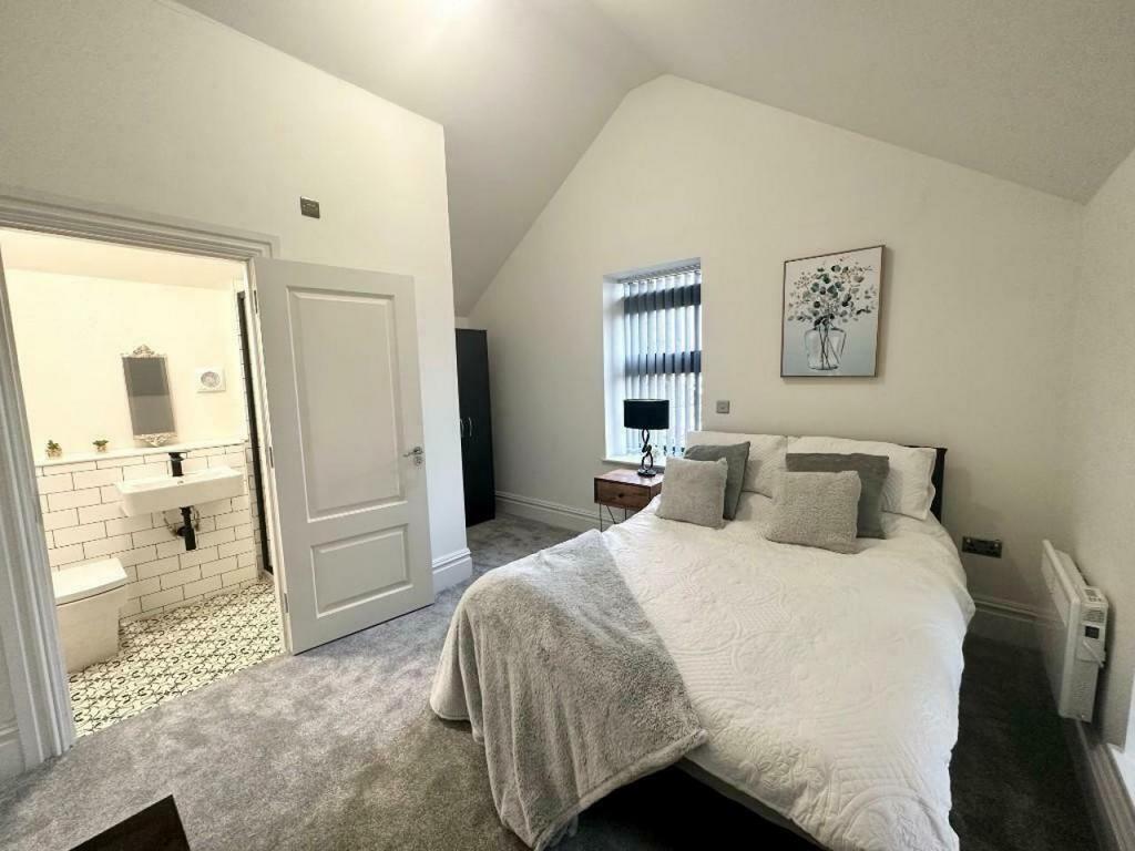 Cliff Oaks, Fawcett Lane, Leeds LS12 3 bed semidetached house for sale