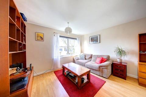 1 bedroom apartment to rent, Thorne Road, SW8