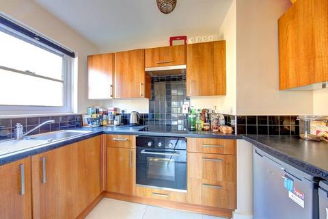 1 bedroom apartment to rent, Thorne Road, SW8