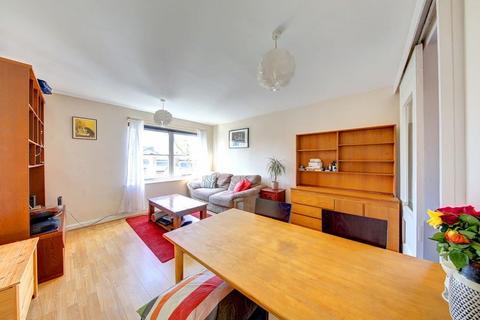 1 bedroom apartment to rent, Thorne Road, SW8