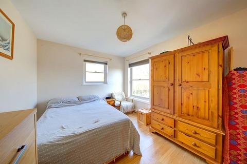 1 bedroom apartment to rent, Thorne Road, SW8