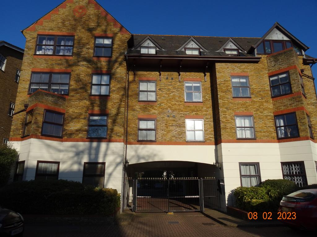Surbiton Hill Park, Surbiton, KT5 8DY 1 bed apartment £1,150 pcm (£