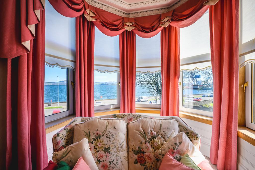 Margaret Street, Greenock,PA16 3 bed flat £200,000