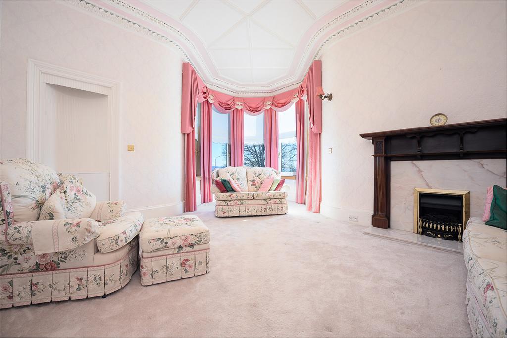 Margaret Street, Greenock,PA16 3 bed flat for sale £200,000
