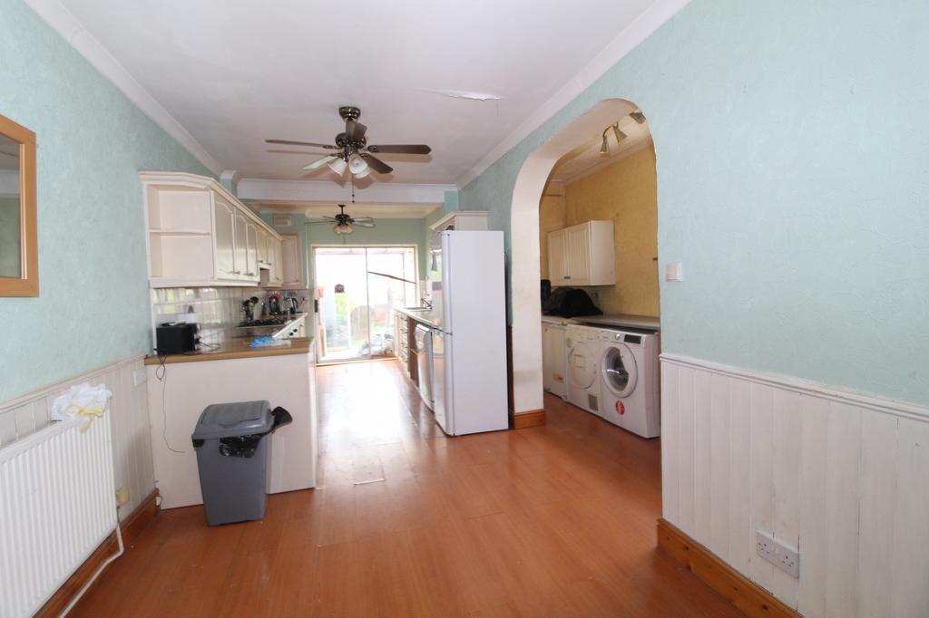 Toronto Road, Gillingham, Kent, ME7 3 bed terraced house £250,000