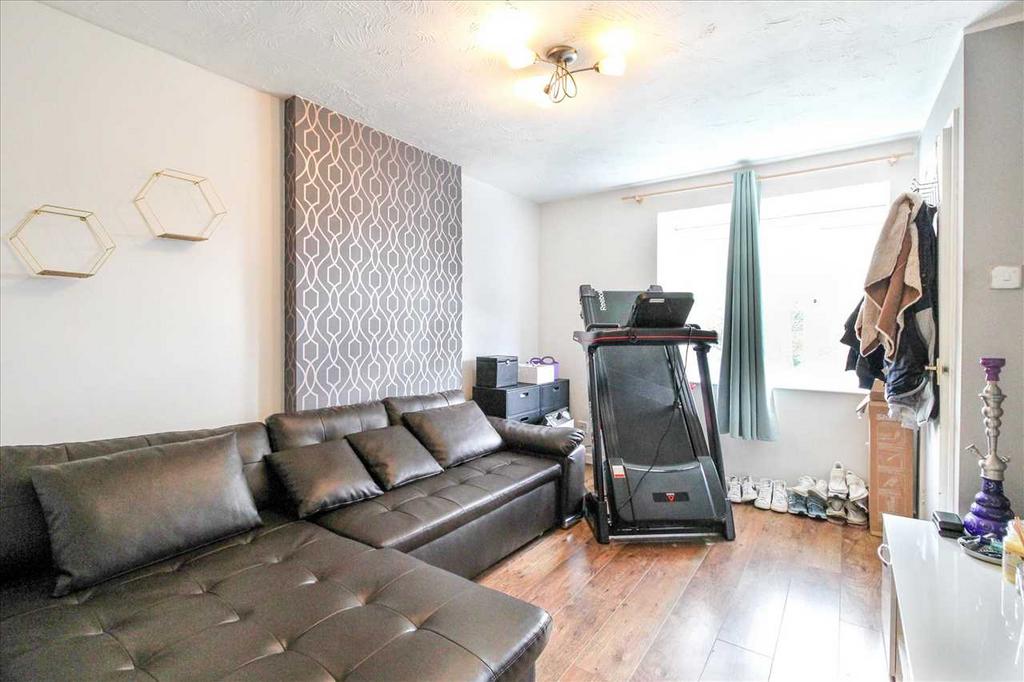 Elizabeth Close, Wellingborough 2 bed semidetached house £217,000