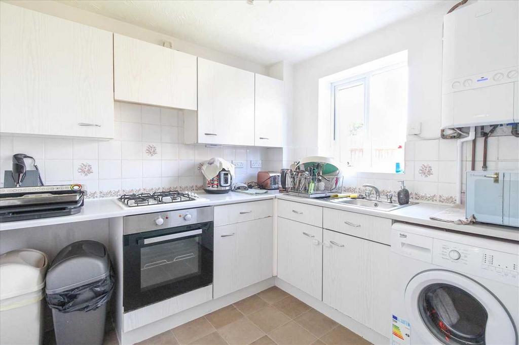 Elizabeth Close, Wellingborough 2 bed semidetached house £217,000