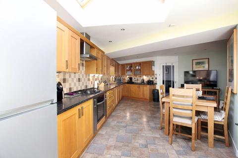 81 Burnside, Auchtermuchty, Cupar, KY14 7AL