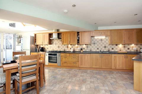81 Burnside, Auchtermuchty, Cupar, KY14 7AL