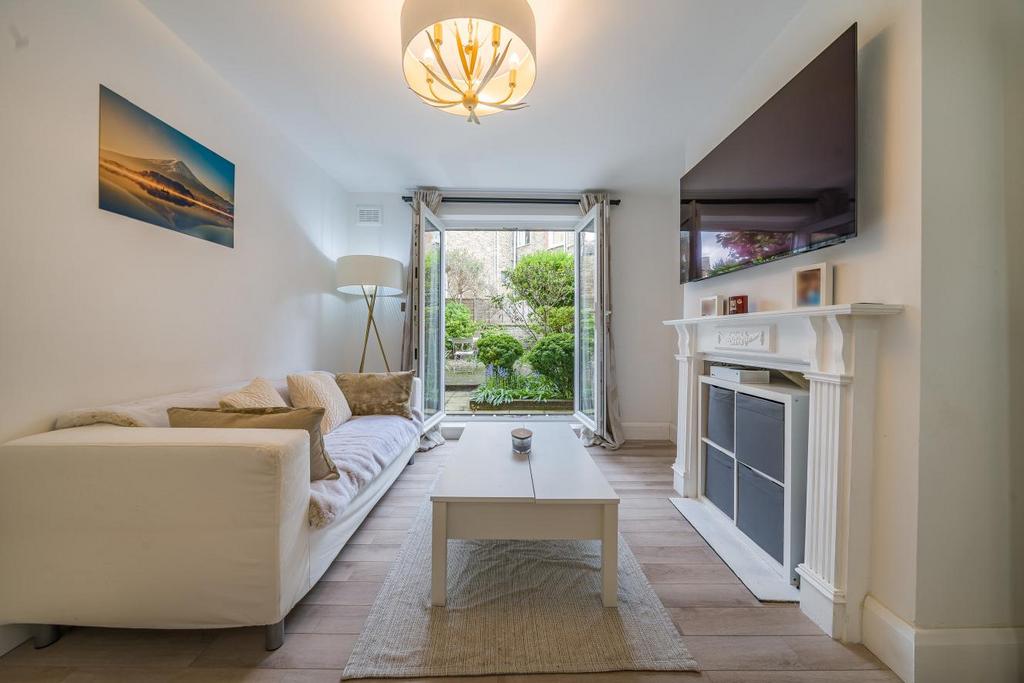 Wandsworth Bridge Road, Fulham 2 bed flat for sale £650,000
