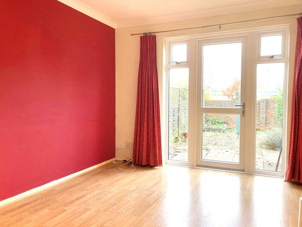 Linden Drive Liss GU33 1 bed terraced house to rent £875 pcm (£202 pw)