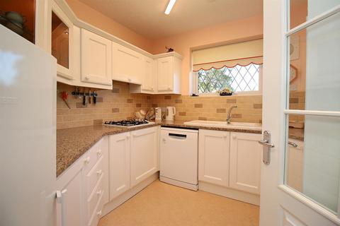 16 Barry Drive, Kirby Muxloe, Leicester, LE9 2HH