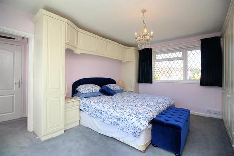 16 Barry Drive, Kirby Muxloe, Leicester, LE9 2HH