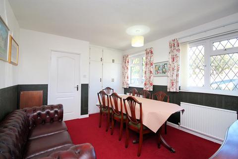 16 Barry Drive, Kirby Muxloe, Leicester, LE9 2HH