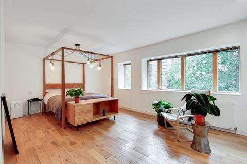 3 bedroom apartment for sale - Renaissance Walk London SE10