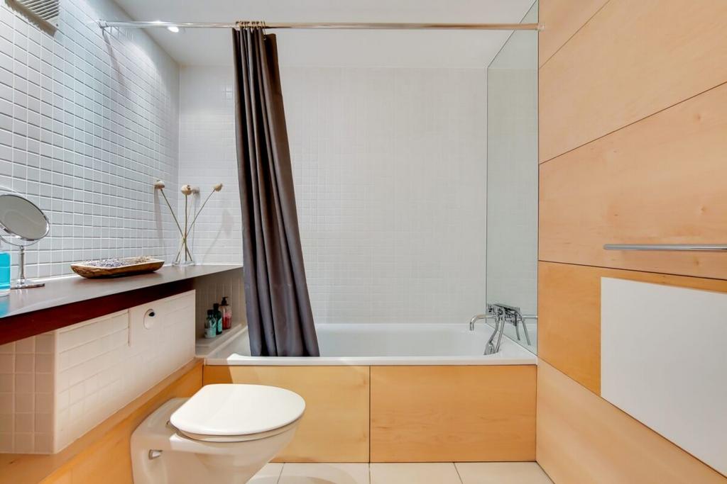 6 Bathroom-0