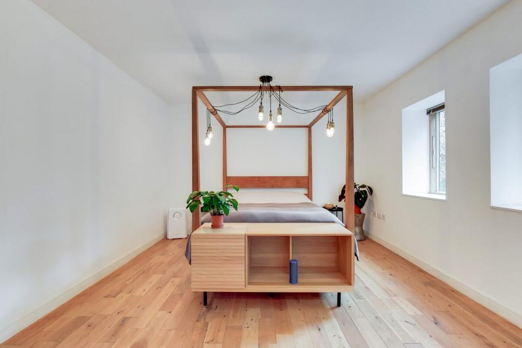 10 Master Bedroom-1