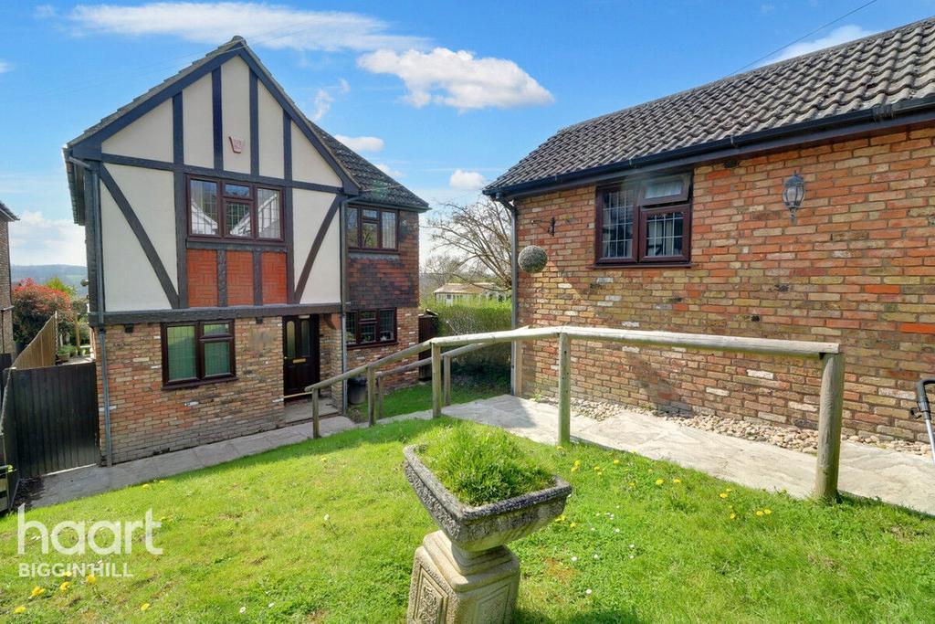 Sutherland Avenue, Biggin Hill 4 bed detached house for sale £675,000