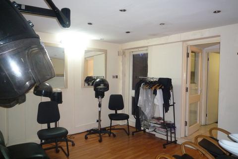 Hairdresser and barber shop to rent, Whitehorse Road, Croydon CR0