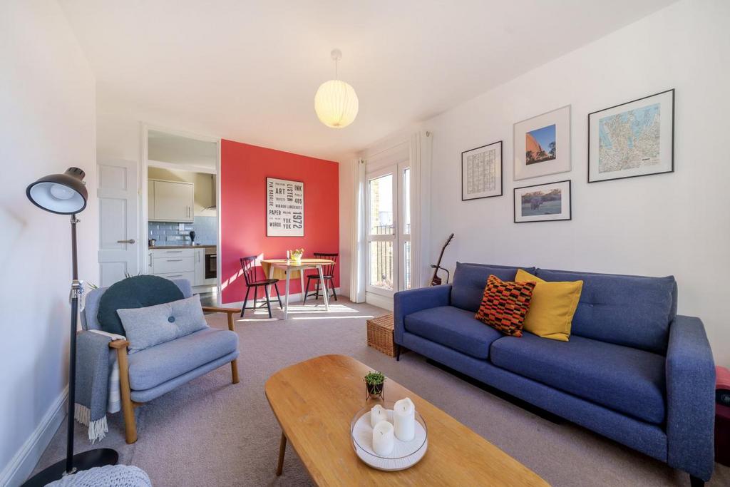 Strathdon Drive, Earlsfield 1 bed flat for sale £315,000