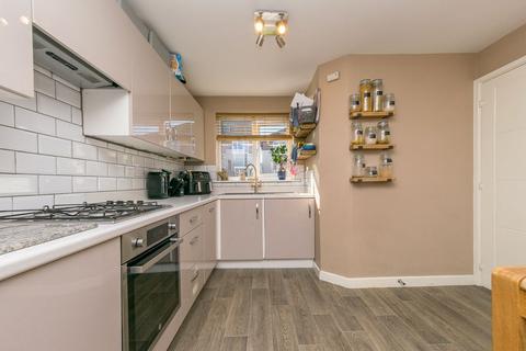3 bedroom semi-detached house for sale - Thorpe View, Leeds