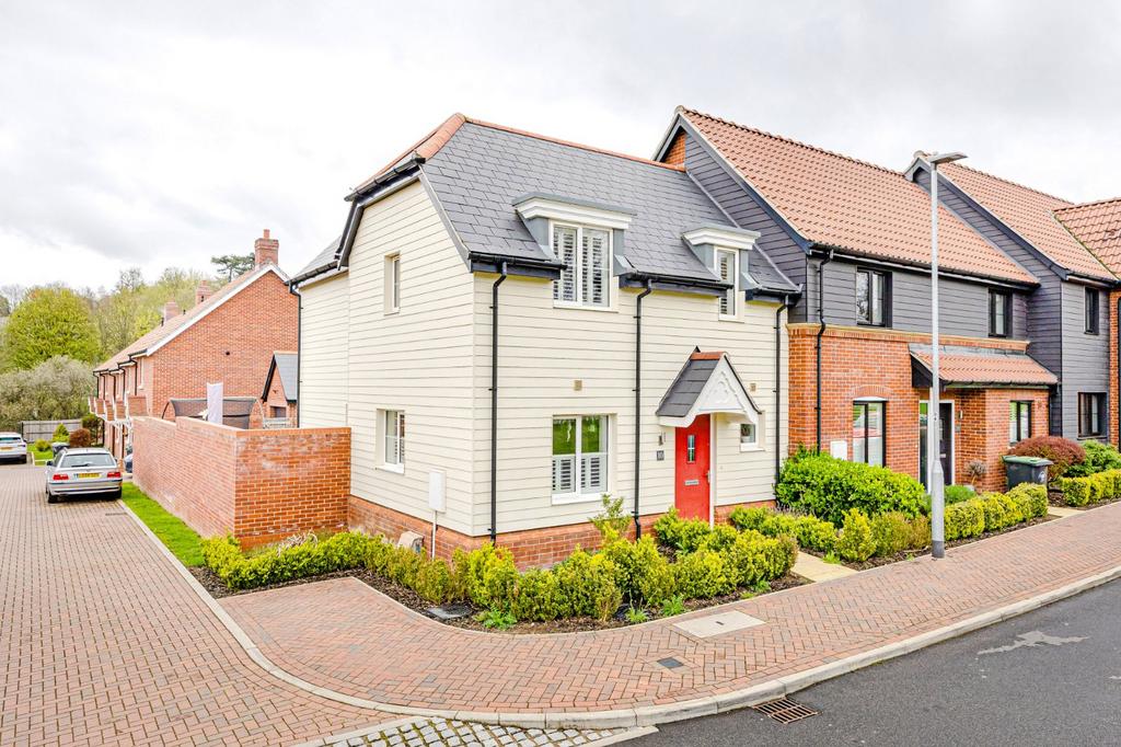 Dairy Lane, Stansted, Essex, CM24 3 bed end of terrace house £525,000