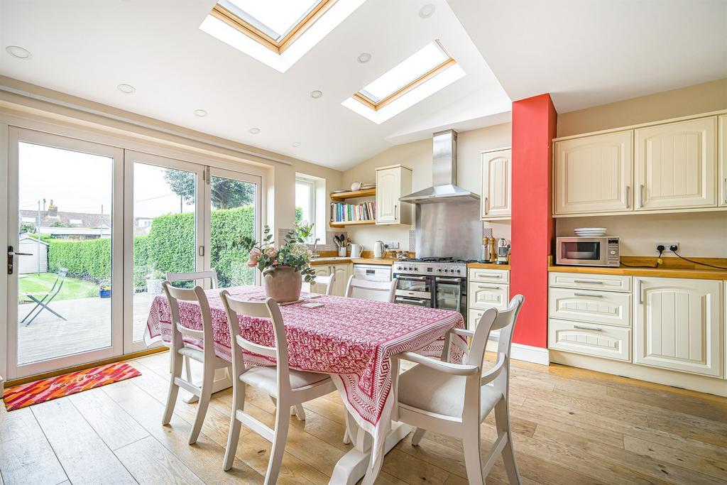 Thorney Road, Emsworth, PO10 2 bed terraced house £450,000