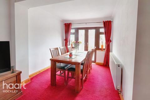 68 Burnham Road, Hullbridge, Hockley, SS5 6BQ