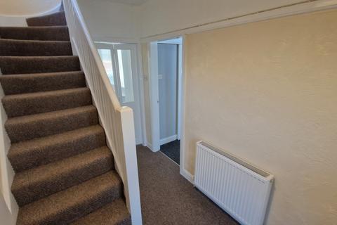 3 bedroom semi-detached house to rent, Beechfield Avenue, Leicester LE4