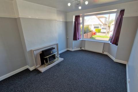 3 bedroom semi-detached house to rent, Beechfield Avenue, Leicester LE4