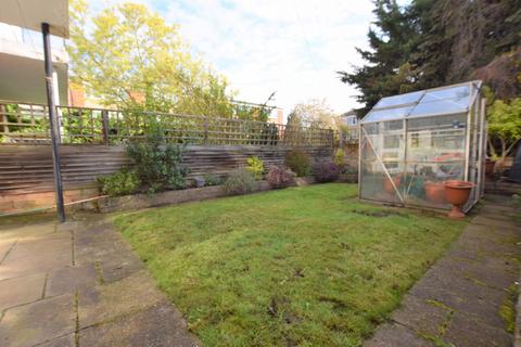 6 Avenue Road, Isleworth, TW7 4JN