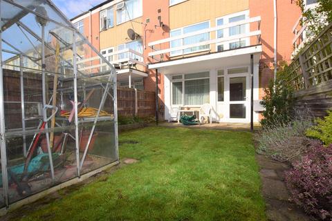 6 Avenue Road, Isleworth, TW7 4JN