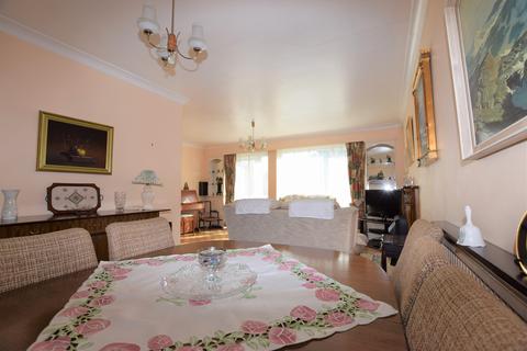 6 Avenue Road, Isleworth, TW7 4JN