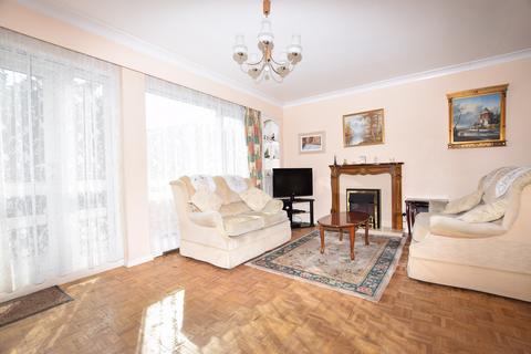6 Avenue Road, Isleworth, TW7 4JN