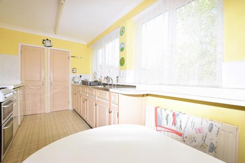 6 Avenue Road, Isleworth, TW7 4JN