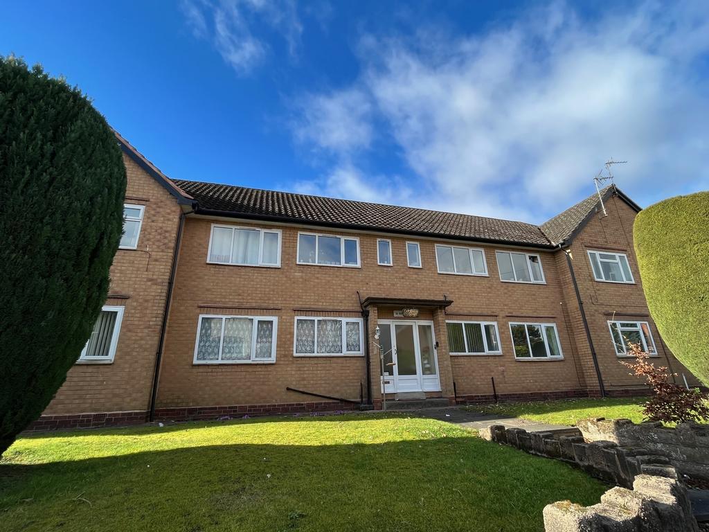 St Peters Croft, Driffold, Sutton... 1 bed ground floor flat £625 pcm