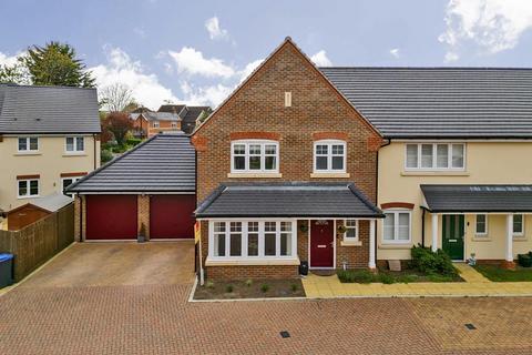 34 Great Barn Crescent, West End, Woking, GU24 9FX