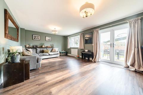 34 Great Barn Crescent, West End, Woking, GU24 9FX