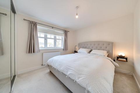 34 Great Barn Crescent, West End, Woking, GU24 9FX