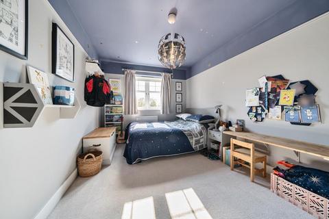 34 Great Barn Crescent, West End, Woking, GU24 9FX