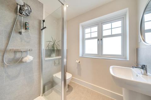 34 Great Barn Crescent, West End, Woking, GU24 9FX